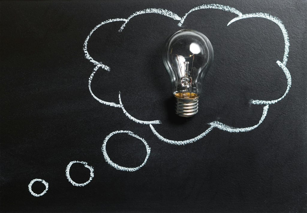 lightbulb inside a text bubble drawn in chalk